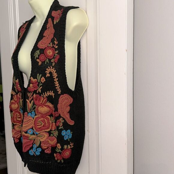 Vintage 80s/90s Knit Stitches Floral Embroidered Black Knit Long Sweater Vest - Picture 4 of 7